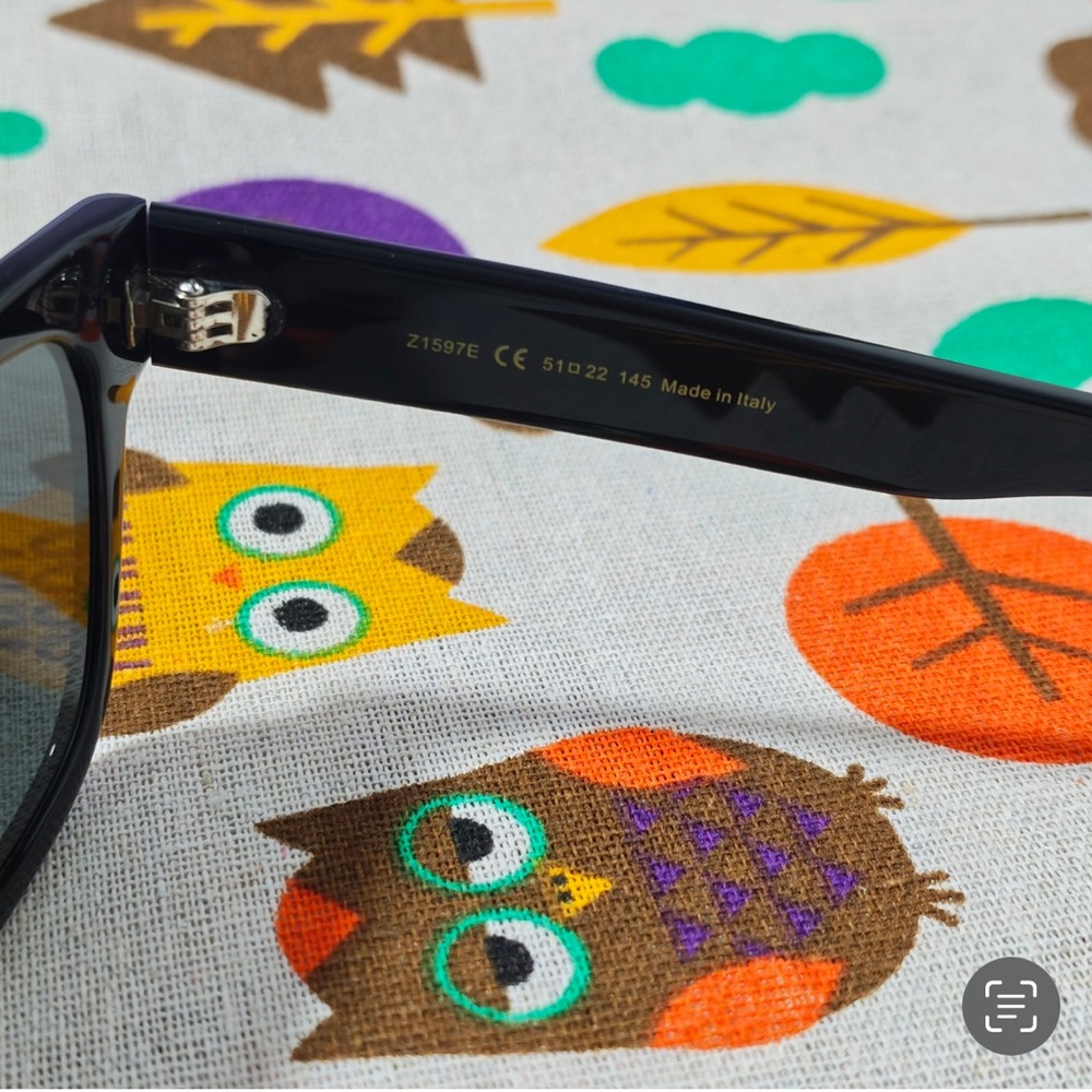 Louis Vuitton Black Frame Sunglasses with Brown Lenses and Gold Accents - Picture 7 of 9
